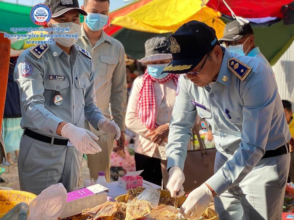 មន្ត្រីជំនាញរកឃើញទំនិញមានផ្ទុកសារធាតុគីមីហាមឃាត់ និងហួសកាលបរិច្ឆេទប្រើប្រាស់មួយចំនួន