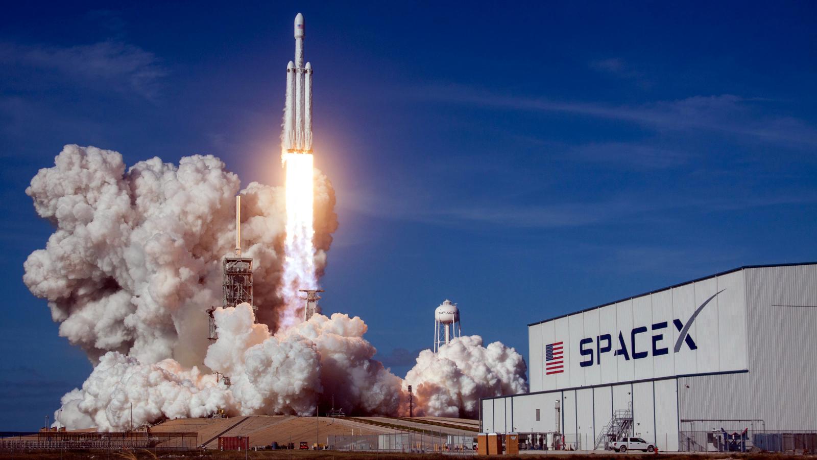 ក្រុមហ៊ុនអវកាសអាមេរិក SpaceX ទទួលជោគជ័យជាប្រវត្តិសាស្រ្ត ក្នុងការបាញ់បង្ហោះផ្កាយរណប ១៤៣គ្រឿង