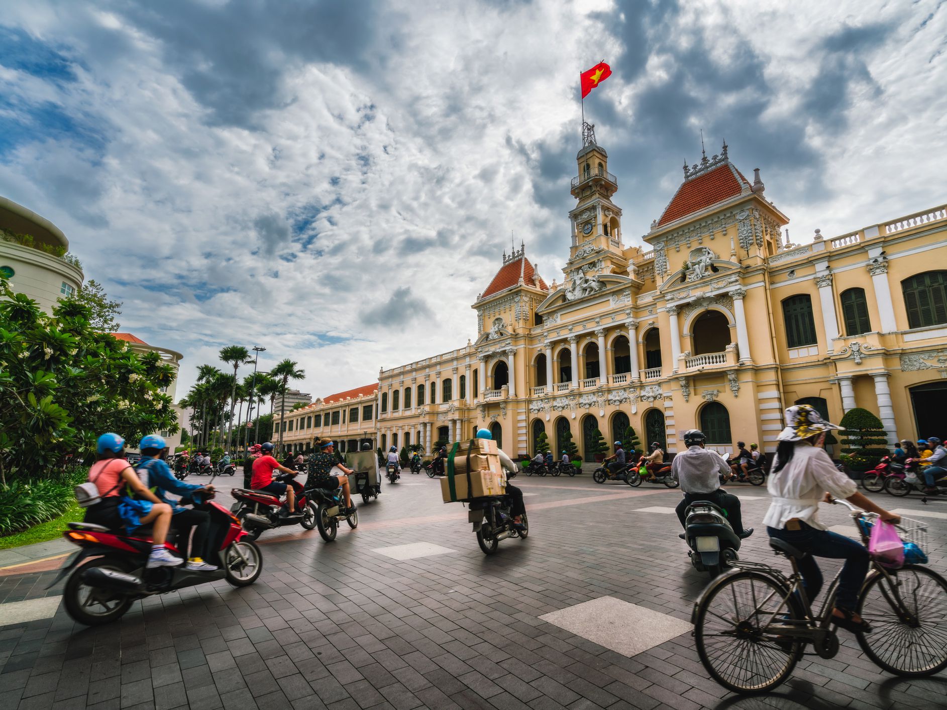 traffic-on-the-road-at-front-of-ho-chi-minh-city-hall-in-ho-chi-minh-city-capital-of-vietnam-1095880968-76f846acd05f4968ba245528c3abc460